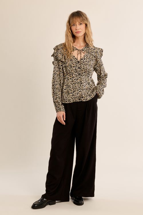 Blouse with tie shoulder pads