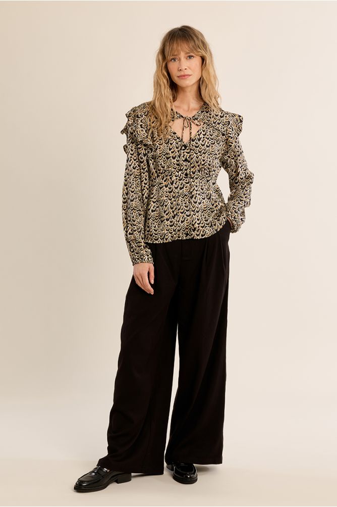 Blouse with tie shoulder pads