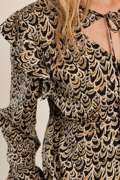 Blouse with tie shoulder pads