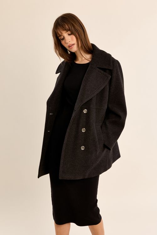 Button-down coat with wide collar