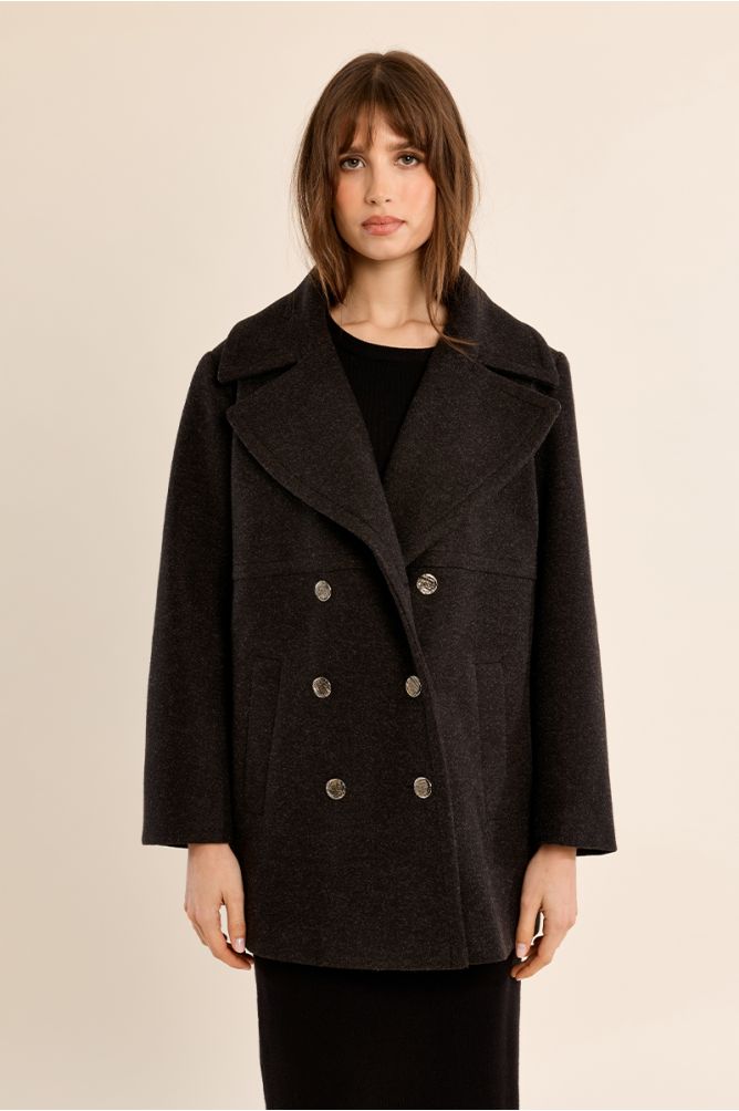 Button-down coat with wide collar
