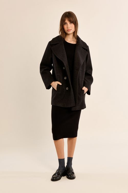 Manteau boutonné au col large