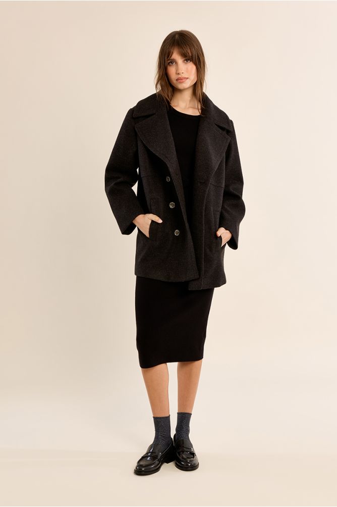 Button-down coat with wide collar