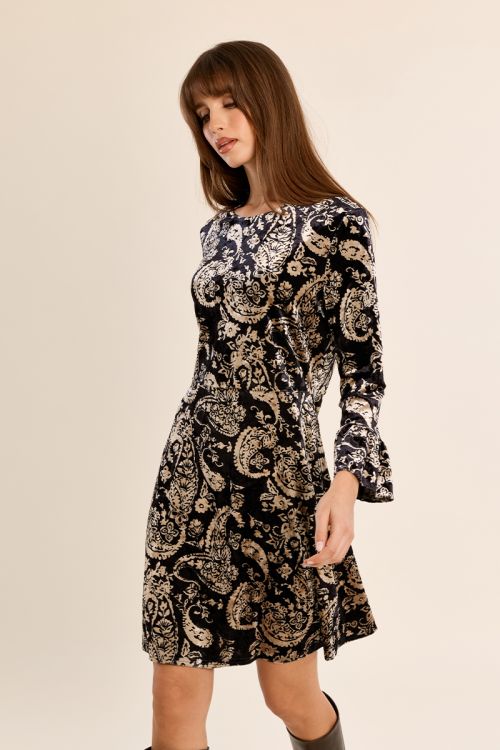 Robe courte, manches évasées