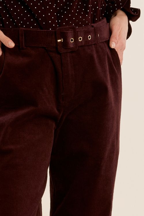 Pantalón largo detalle pliegues
