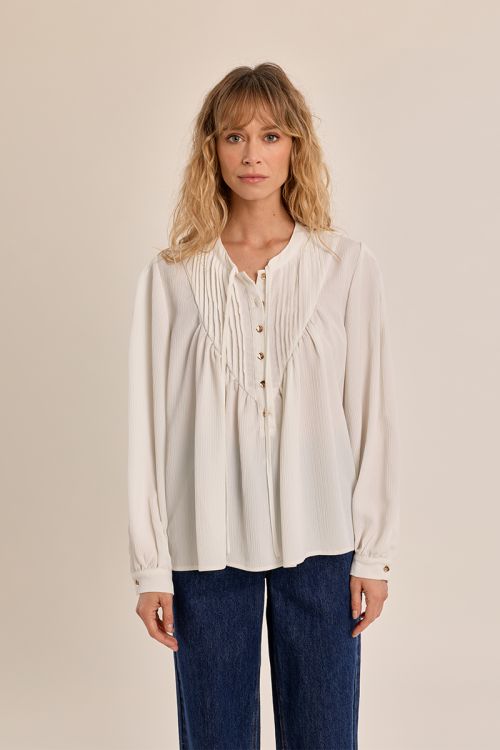 Flowing knotted blouse