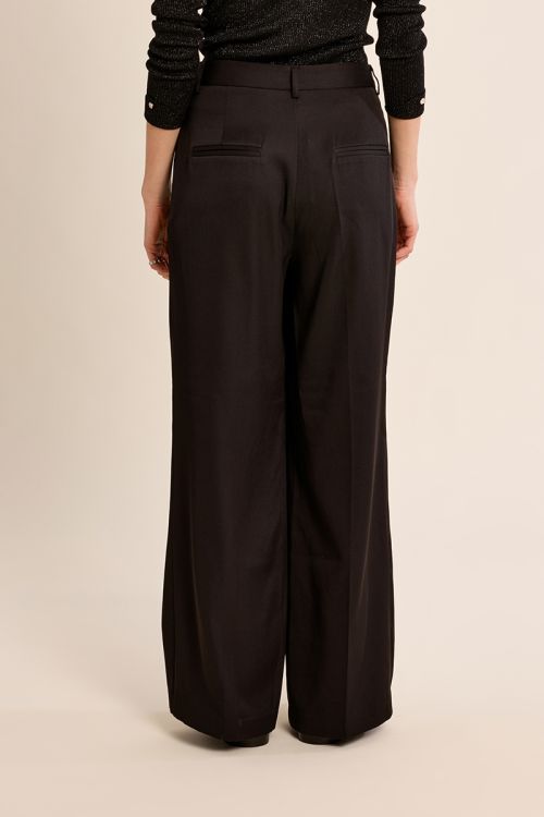 Pantalón largo perneras anchas