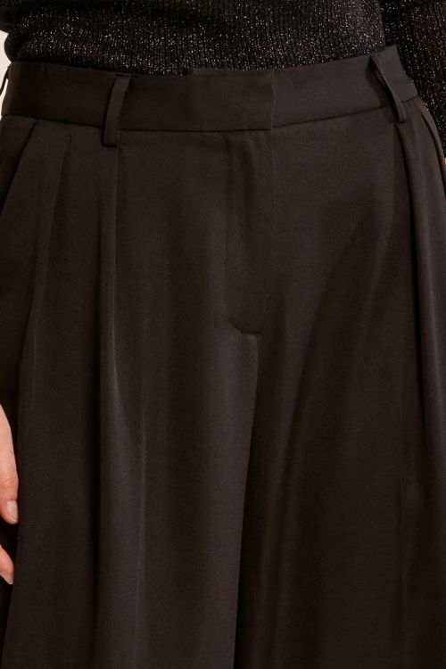 Pantalón largo perneras anchas