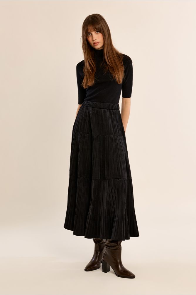 Long pleated skirt with gathers