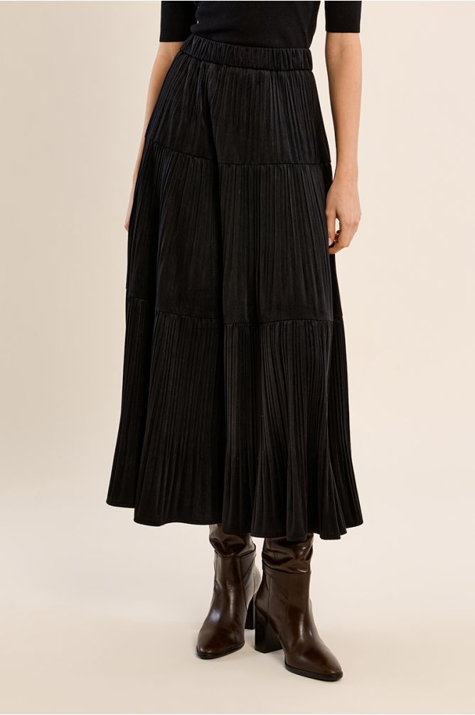Long pleated skirt with gathers