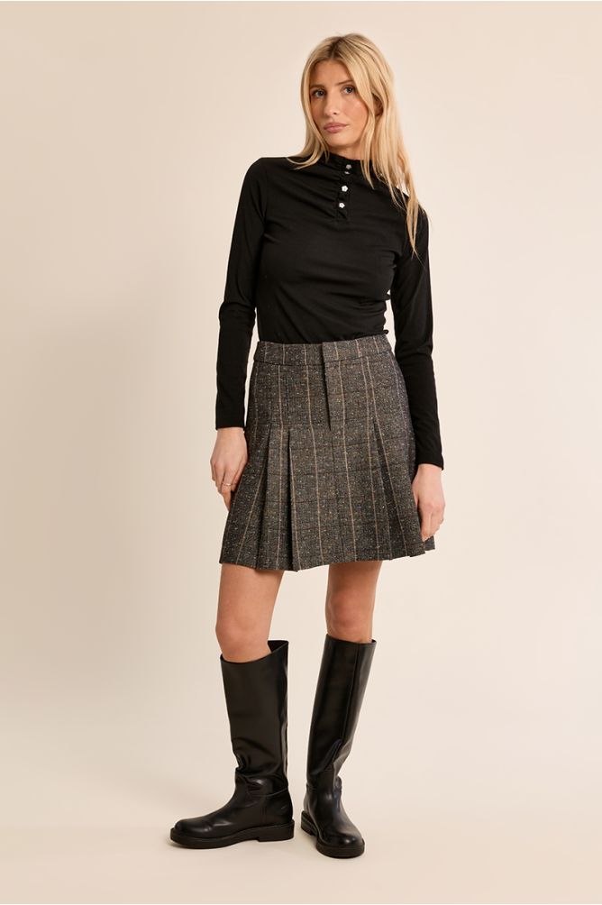 Short pleated wool skirt