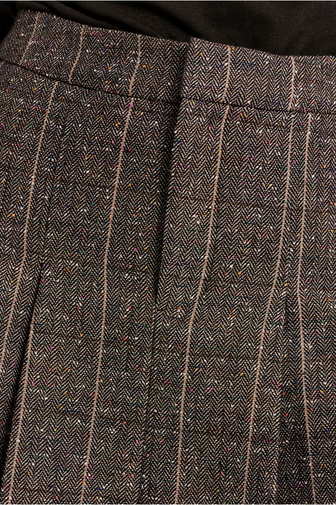 Short pleated wool skirt