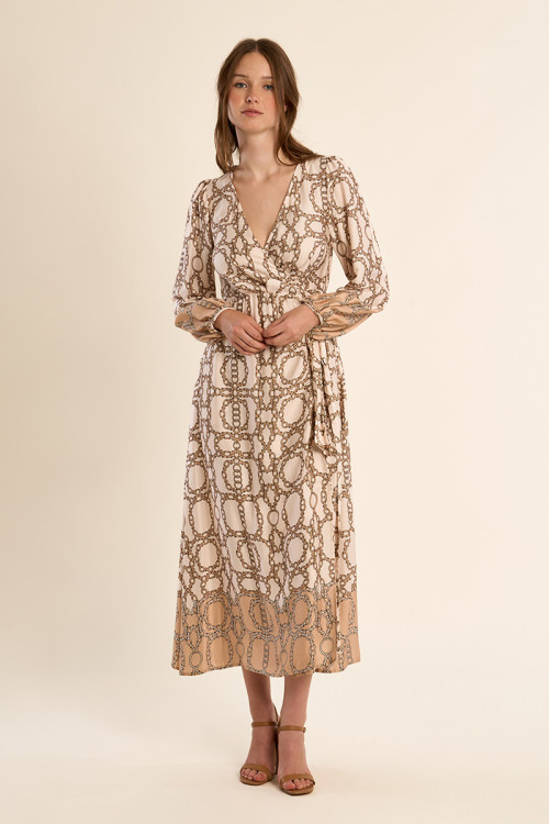 Vestido largo, satindado, con estampado y lazada.
