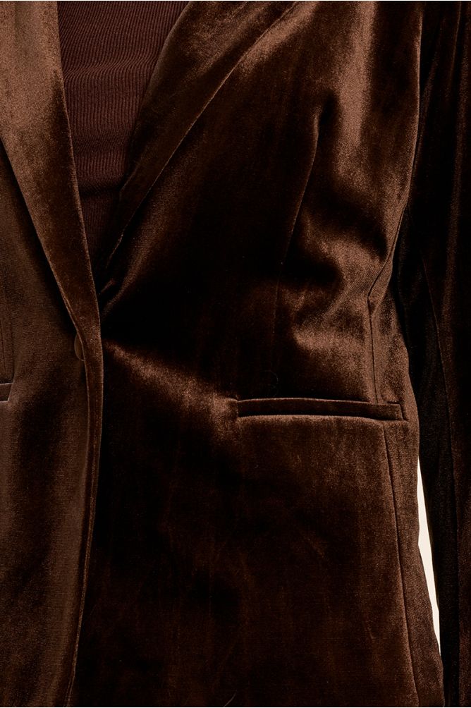 Cropped velvet blazer