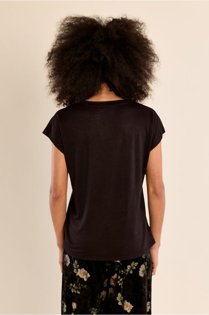 Plain V-neck T-shirt
