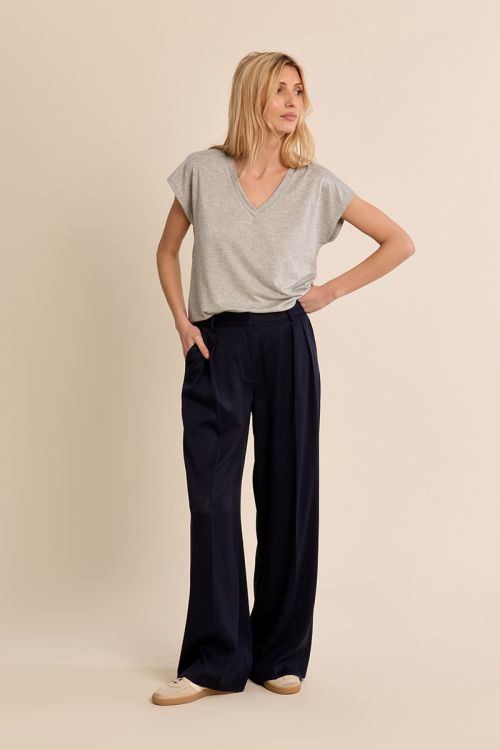 Plain V-neck T-shirt
