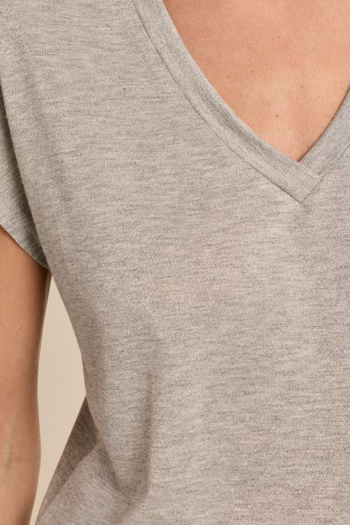Camiseta de manga corta cuello en V