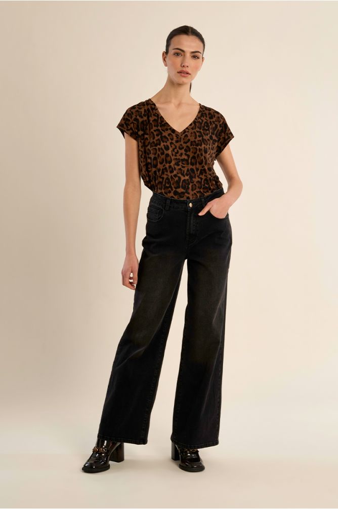 Leopard V-neck T-shirt