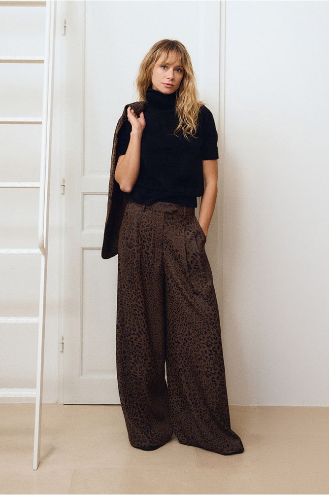 Pleated trousers, leopard print