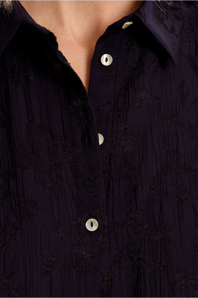 Chemise satinée à motifs fleuris
