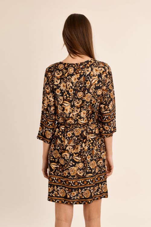 Vestido corto de media manga con estampado