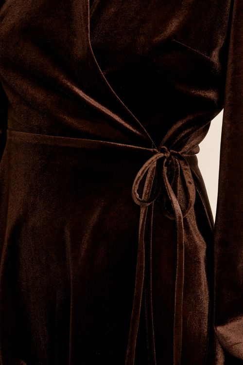 Vestido corto de manga larga aterciopelado