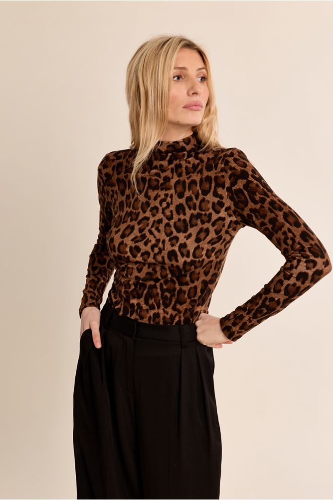Leopard stand-up top