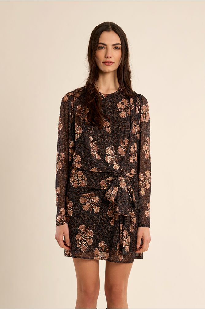 Robe courte nouée, semi transparente