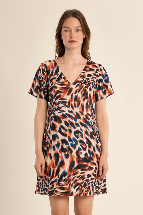Vestido de manga corta, con estampado.