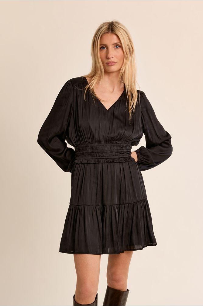 Robe courte satinée