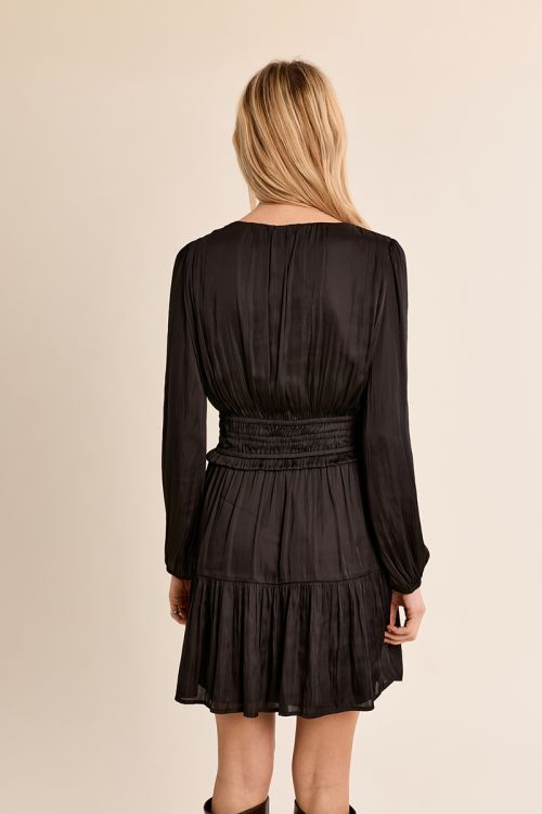 Robe courte satinée