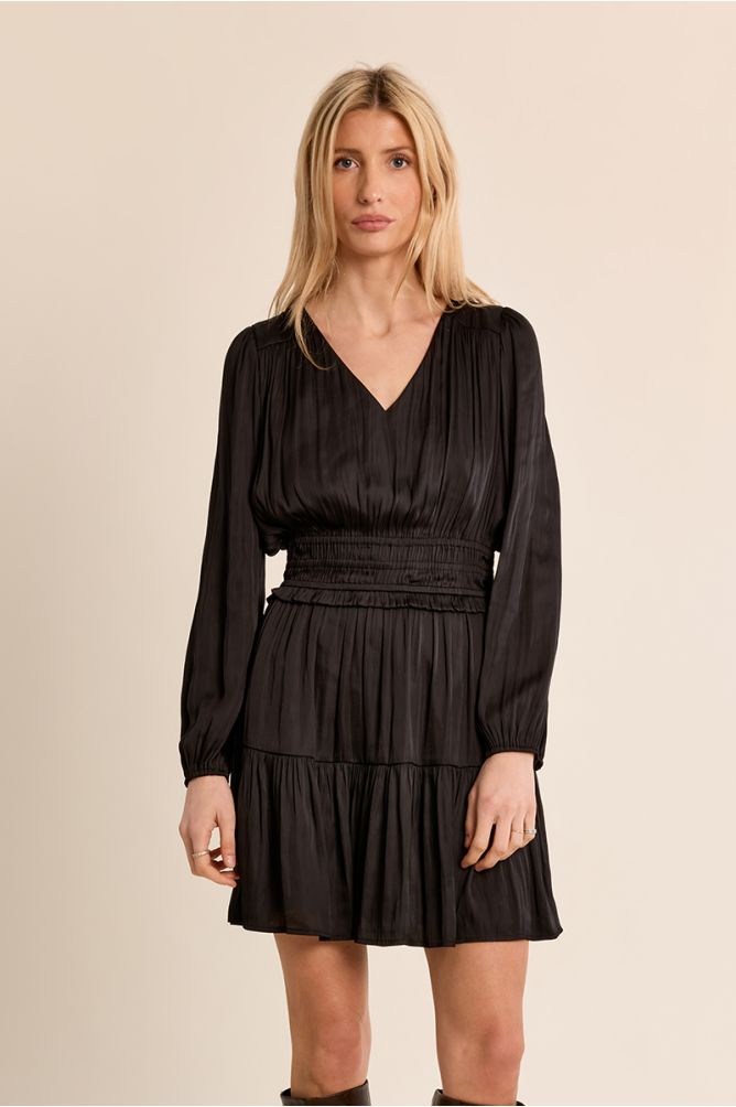 Robe courte satinée