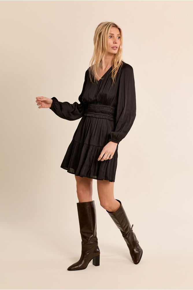 Robe courte satinée