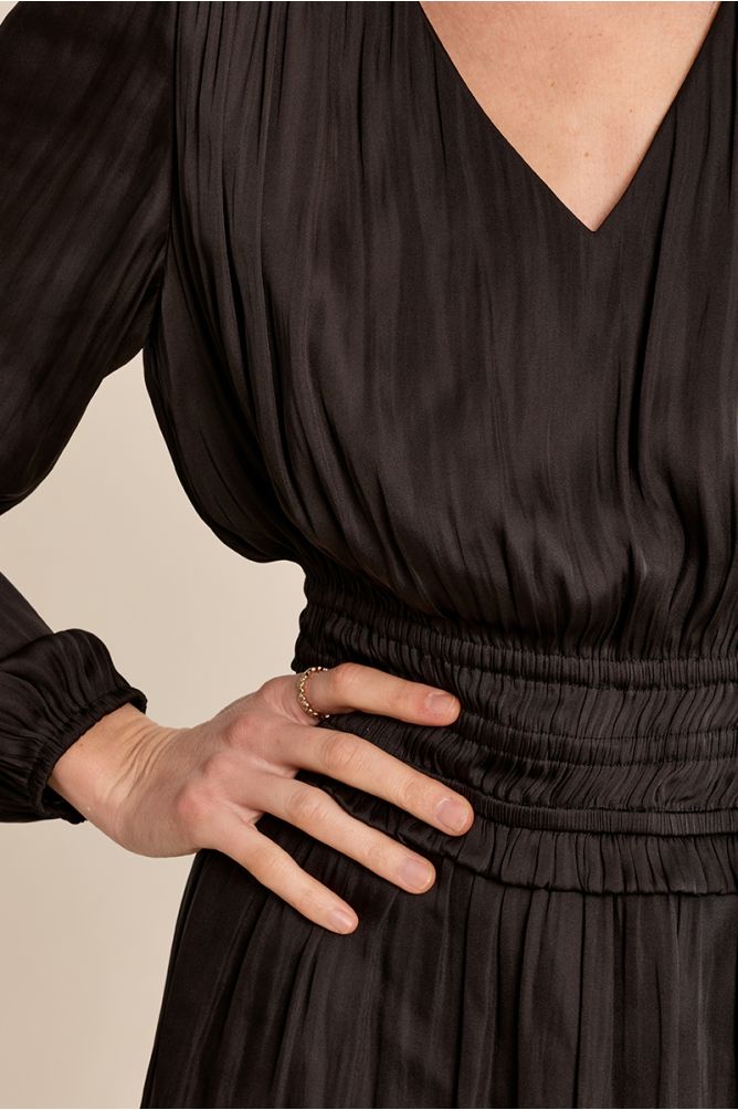 Robe courte satinée