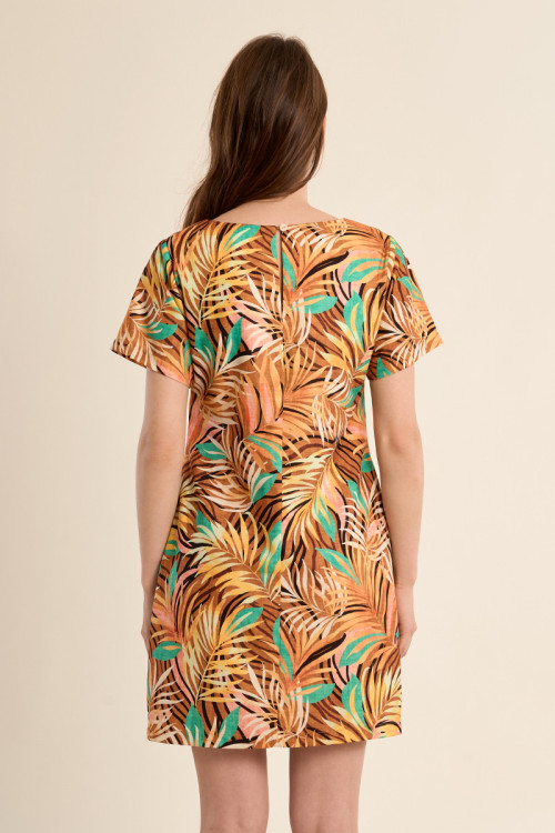 Vestido de manga corta, con estampado.
