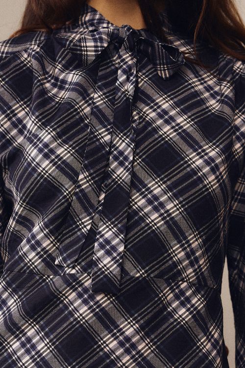 Short dress with collar