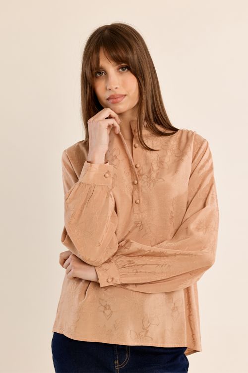 Blouse col montant froncé
