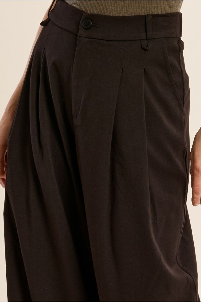 High-waisted pants, wide legs