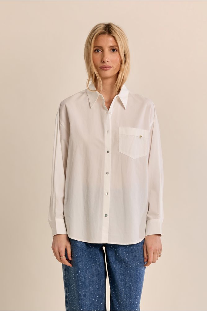 Straight shirt with embroidered clover