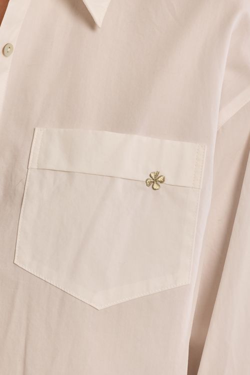 Straight shirt with embroidered clover