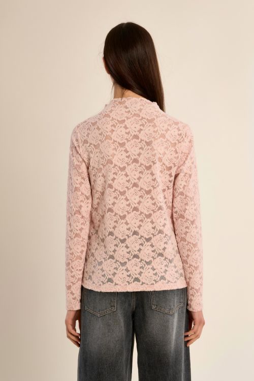 Top en dentelle semi-transparente