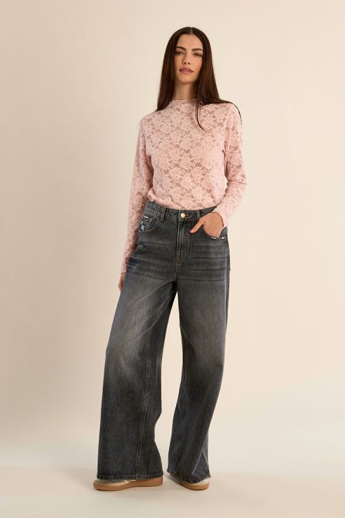 Top en dentelle semi-transparente