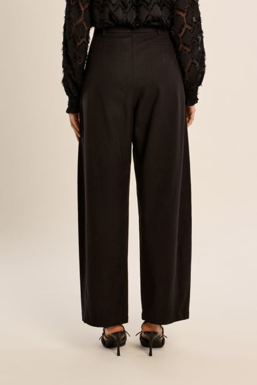 Pantalón largo estilo barrel