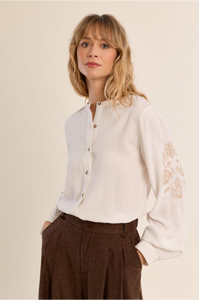 Chemise brodée col Mao