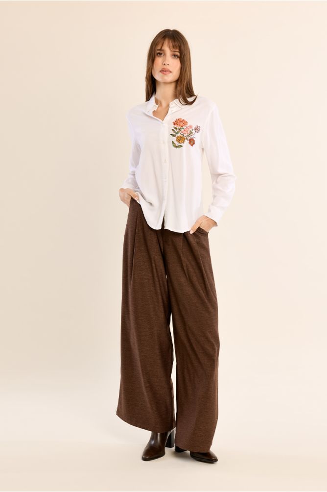 Chemise droite à fleurs brodées