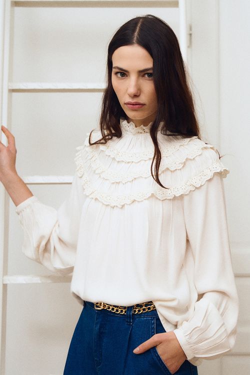 Blusa de manga larga detalle volantes