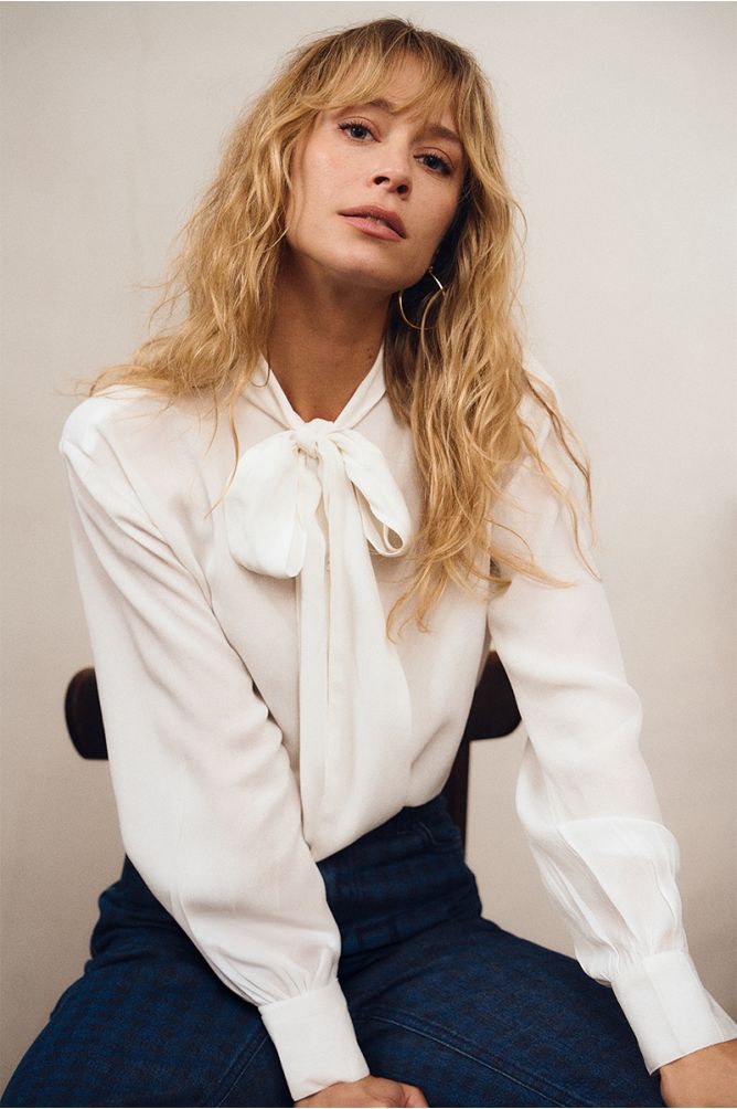Blouse à col lavallière