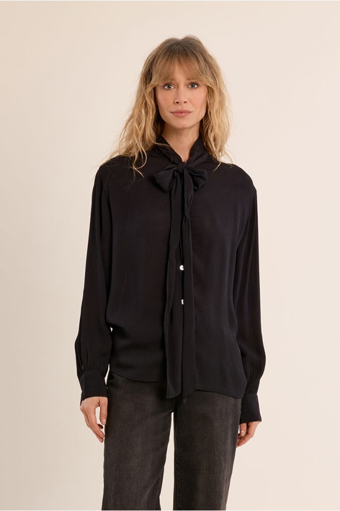 Blouse à col lavallière