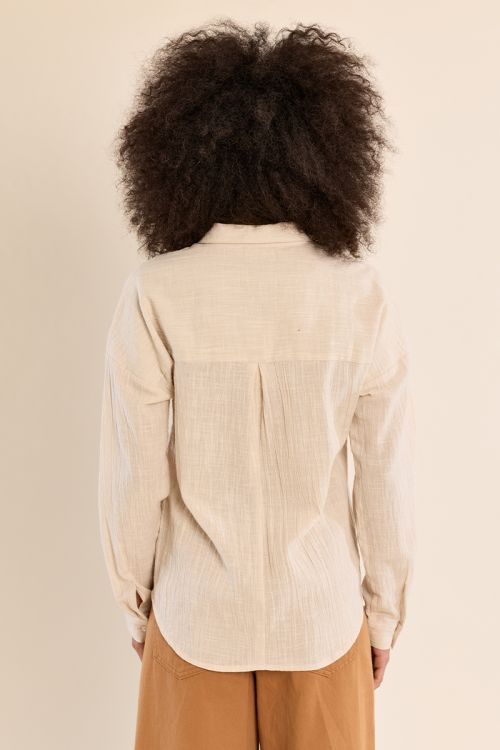 Chemise en coton, broderies florales
