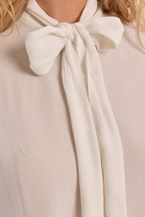 Camisa de manga larga con lazada
